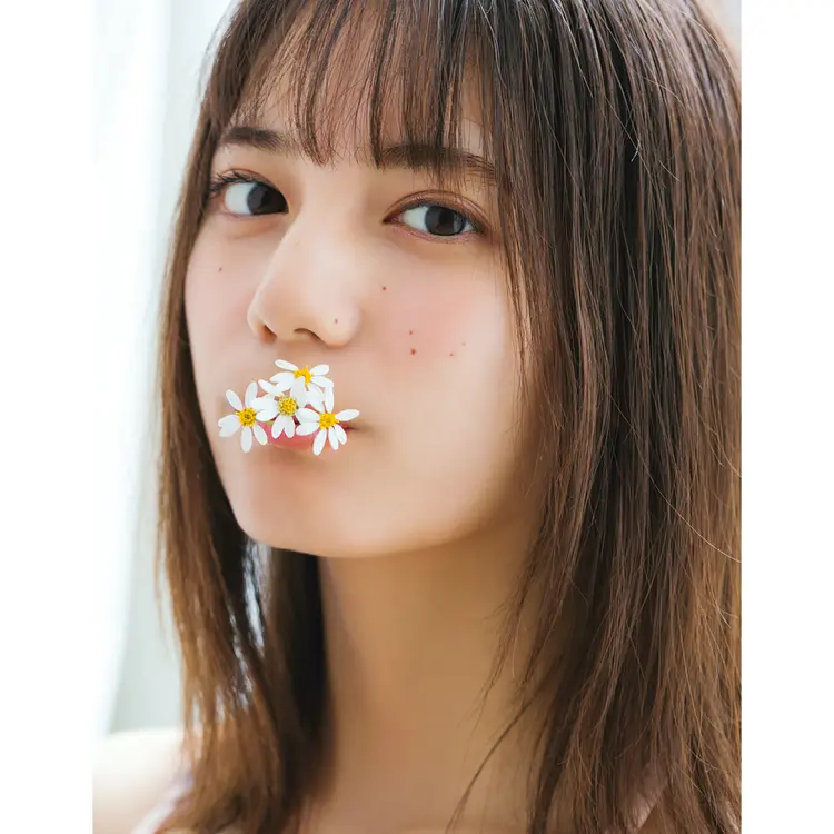 小坂菜緒ファースト写真集発売！表紙は全部の画像_1