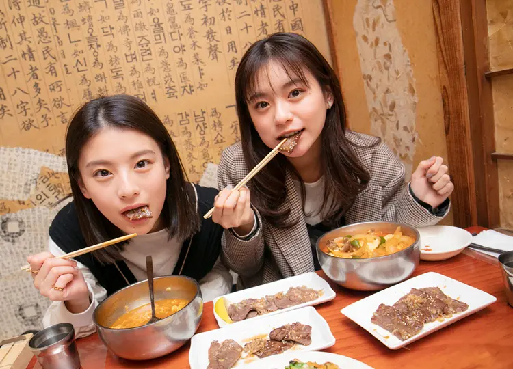 出口夏希＆永瀬莉子、“なつりこ”の肉食すの画像_1