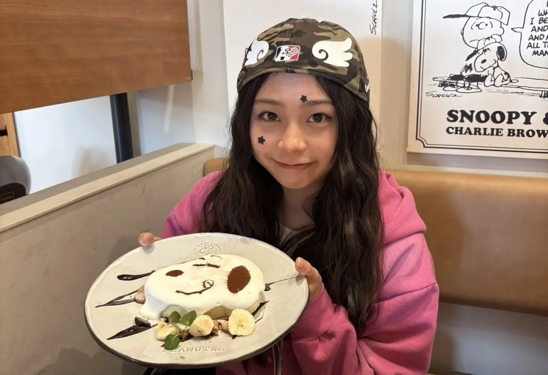 【稲光亜依】スヌーピーカフェ