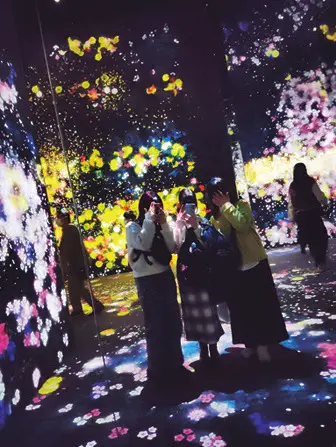 おしゃれ背景でJKっぽ顔隠し!