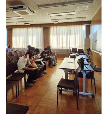 中学生向けの学校説明会も同時開催しているよ！