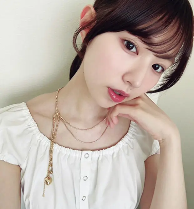 森﨑美月はゴールドのネックレスをよくつけてる