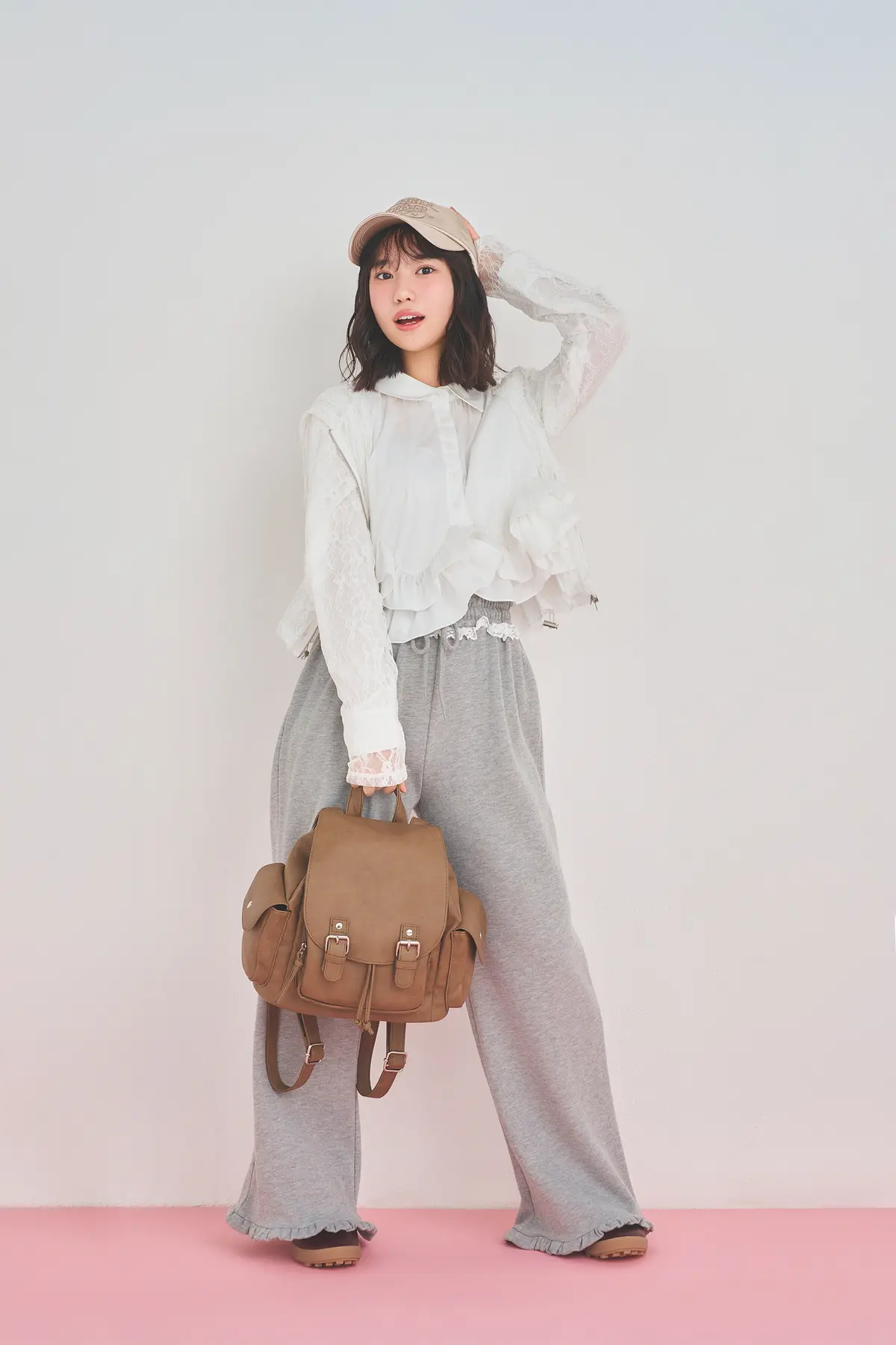 韓国アイドルのような空港コーデの全身カット