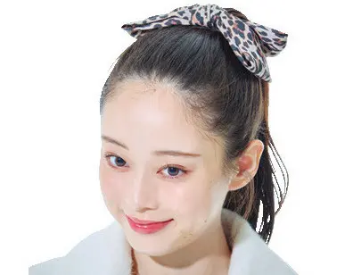 ポイントはヒョウ柄リボン