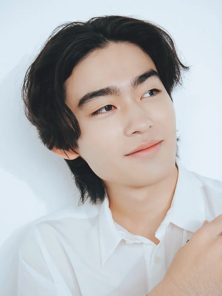 市川染五郎さん 横を向いている