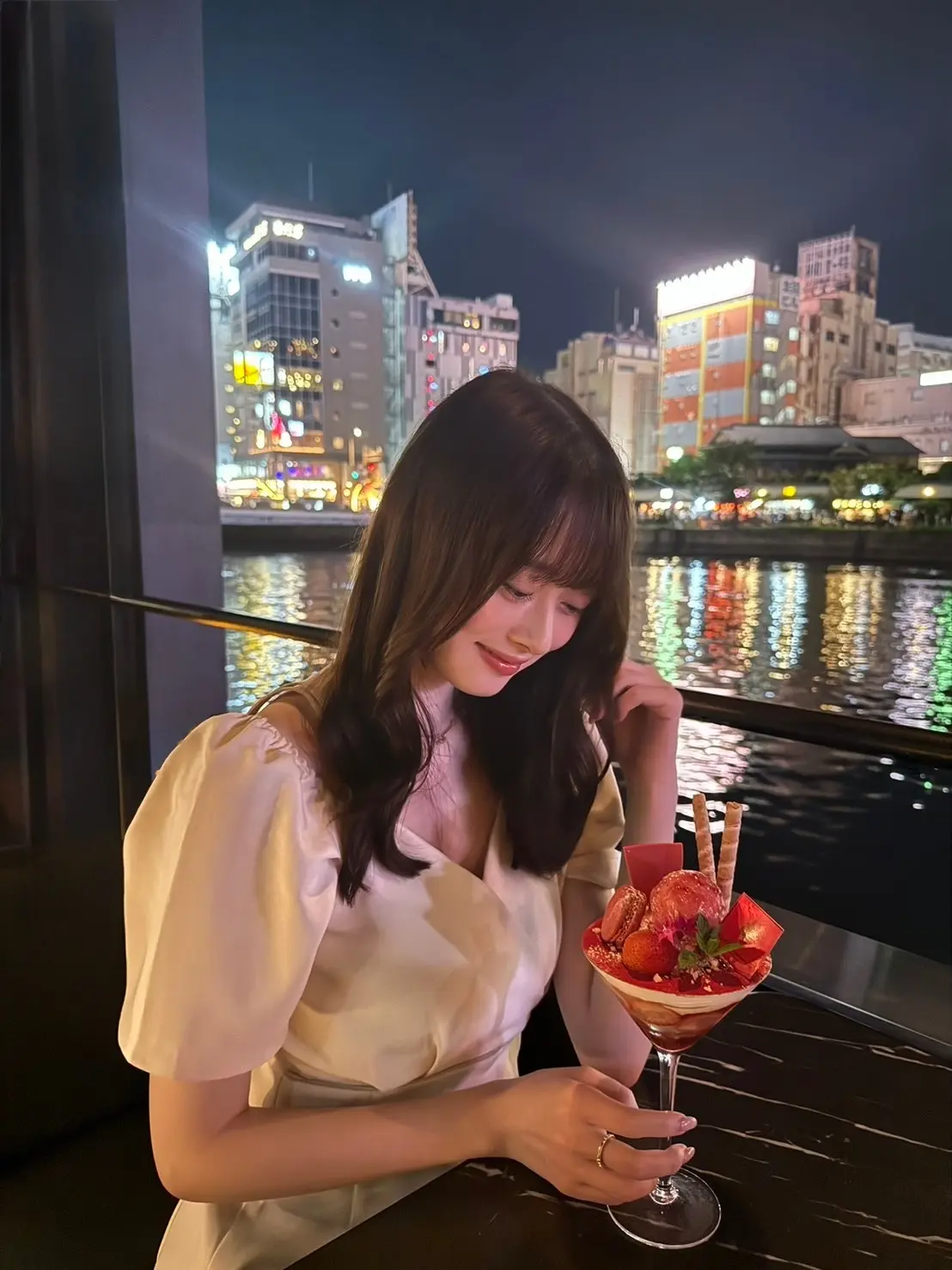 【高比良由菜】夜カフェ🍓🤍の画像_1