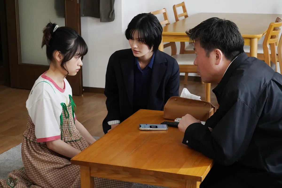 ドラマ『夫婦別姓刑事』三人で暮らし始めた四方田親子と明日香