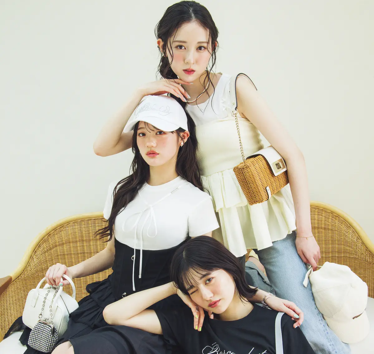 入江美沙希・中島瑠菜・関谷瑠紀の私服Tシャツコーデ