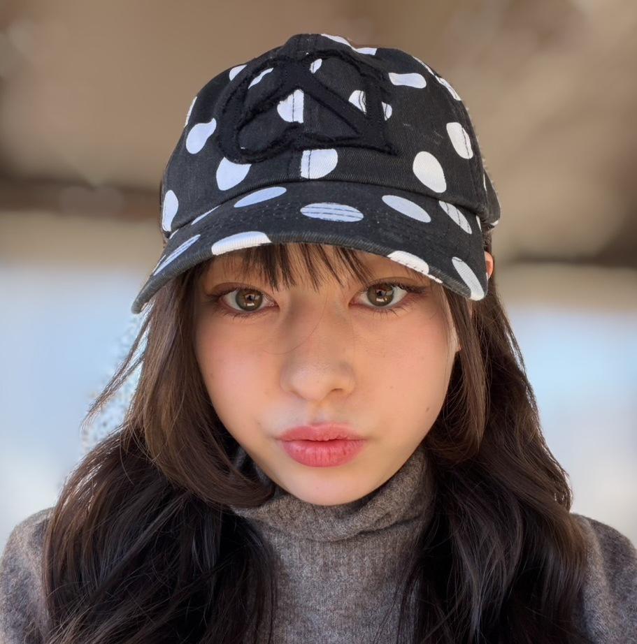 石川花『ALAND』のドット柄キャップ