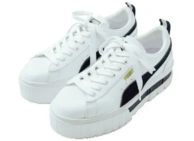 スニーカー￥14300／プーマ