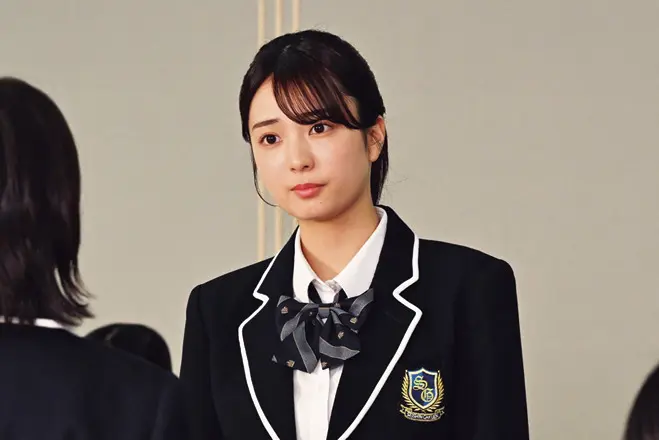 綾乃は受験が思うようにいかず誠進学園に。自分はこんなところにいるべきじゃないとイライラしている。