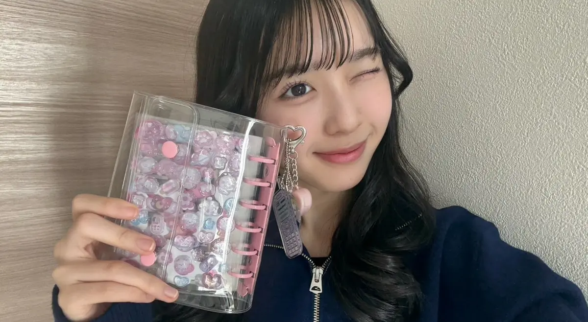 【宮迫翠月】シール帳にハマってしまった♡