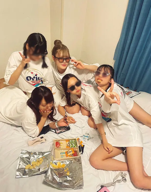 オリオンT×サングラスで菓子パ中♡