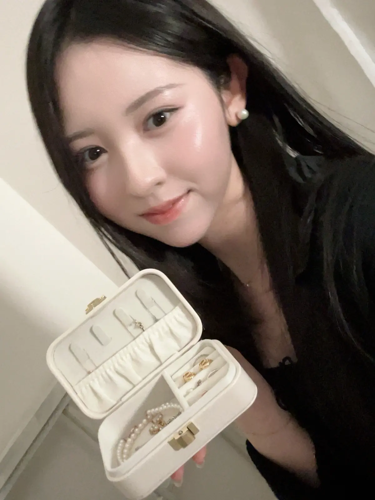 入江美沙希『スリーコインズ』のアクセサリーケース