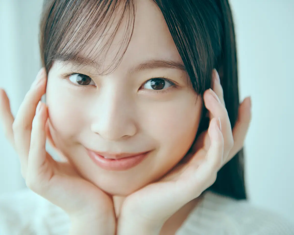 モデルの顔アップ写真