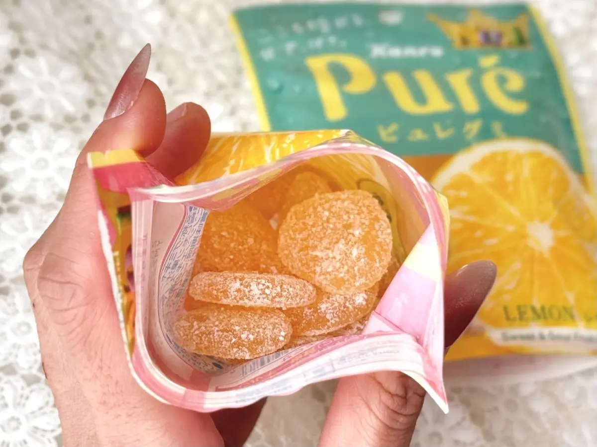 カンロ ピュレグミレモン味、袋の中に入ったグミ