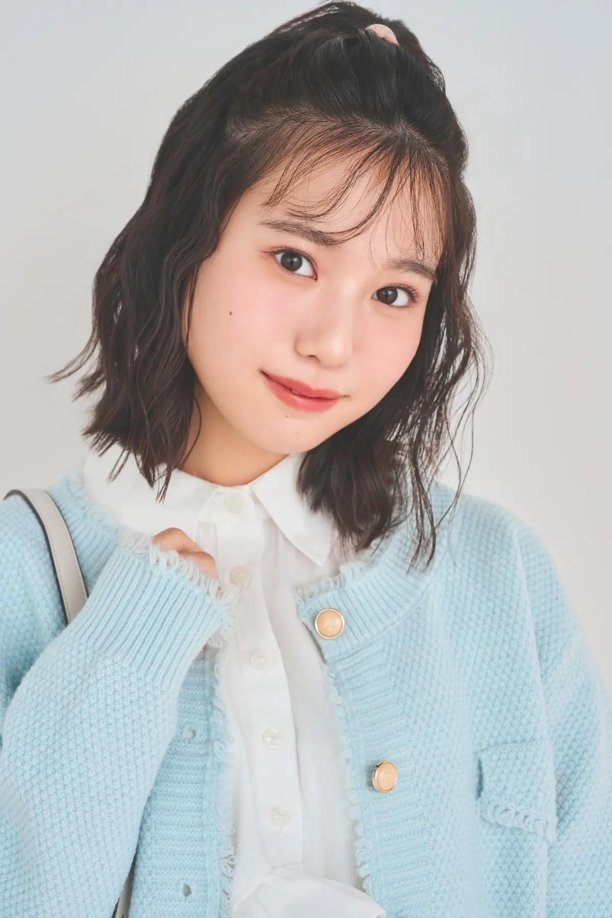 ガーリーコーデの増田三莉音