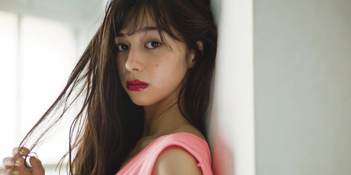 中条あやみ 中条あやみ、ビビッドな真紅のドレスで“TGC 北九州 2022”が