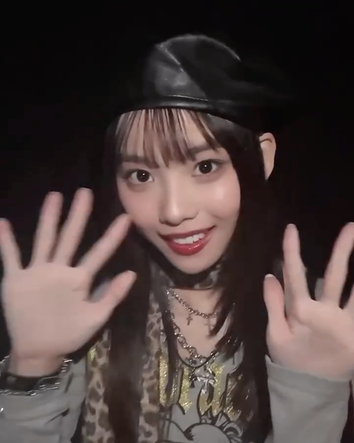 ガルアワ恒例の⁉️お手振りリレー🎶🖤STモデルが大集合👭🏻💕次から次へと可愛いコが登場❤️‍🔥本番直前の舞台裏で撮影したよ🎥最後まで見てね🥰#girlsaward2025aw #ガルアワ #ガールズア