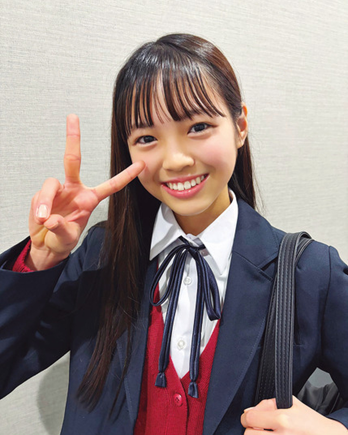 シンプルアイテム多め♡ST読者・ももちゃんの愛用アイテムは？【スクバの中身大調査】