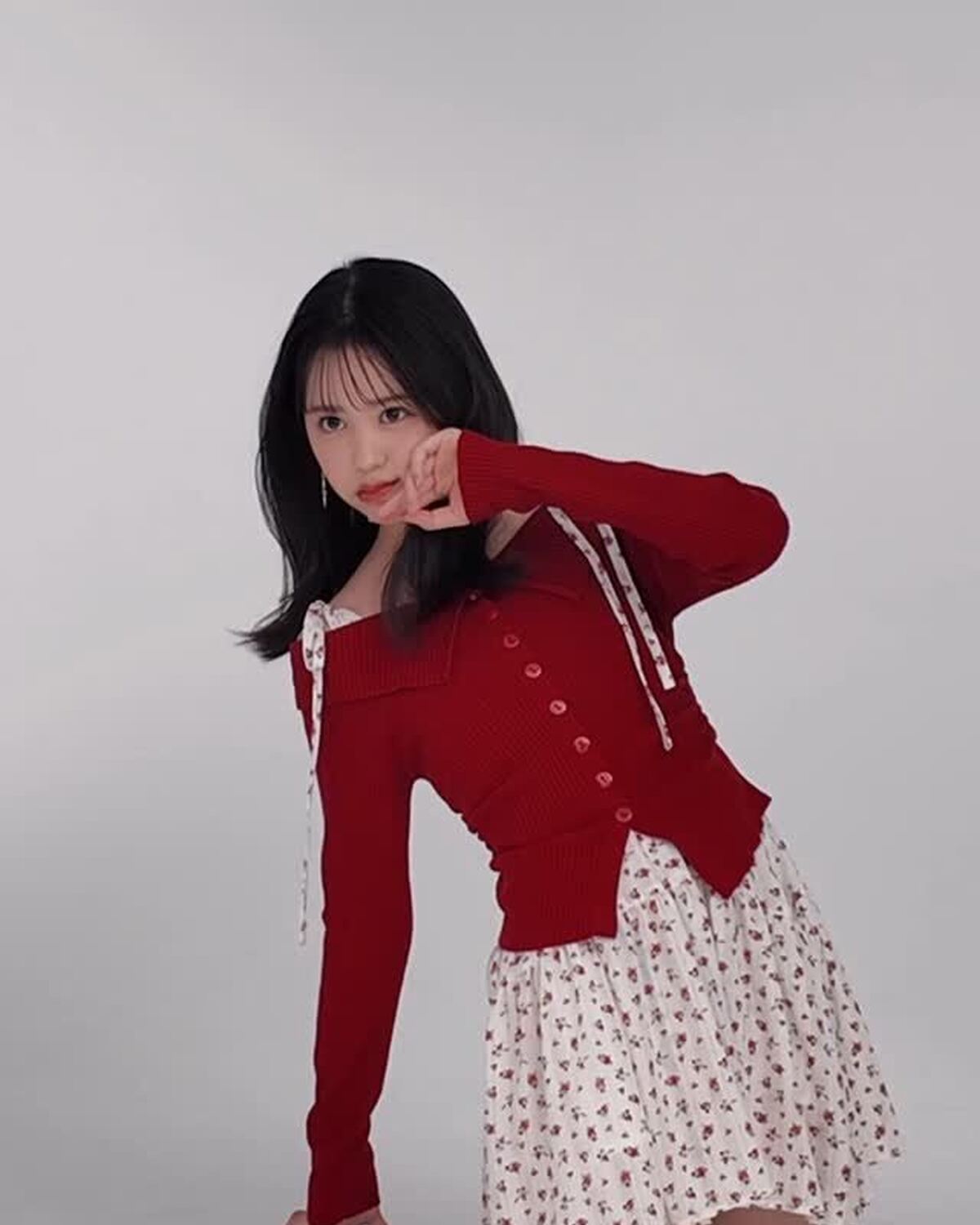 大人っぽい雰囲気のかんちゃんはいかが？🧚🏻‍♀️💐🎀STモデルになって初撮影でこのポージング😳！これからが楽しみすぎる🥺❤️‍🔥　#梶原叶渚 #かんちゃん #高校生 #STモデル #コーディネート