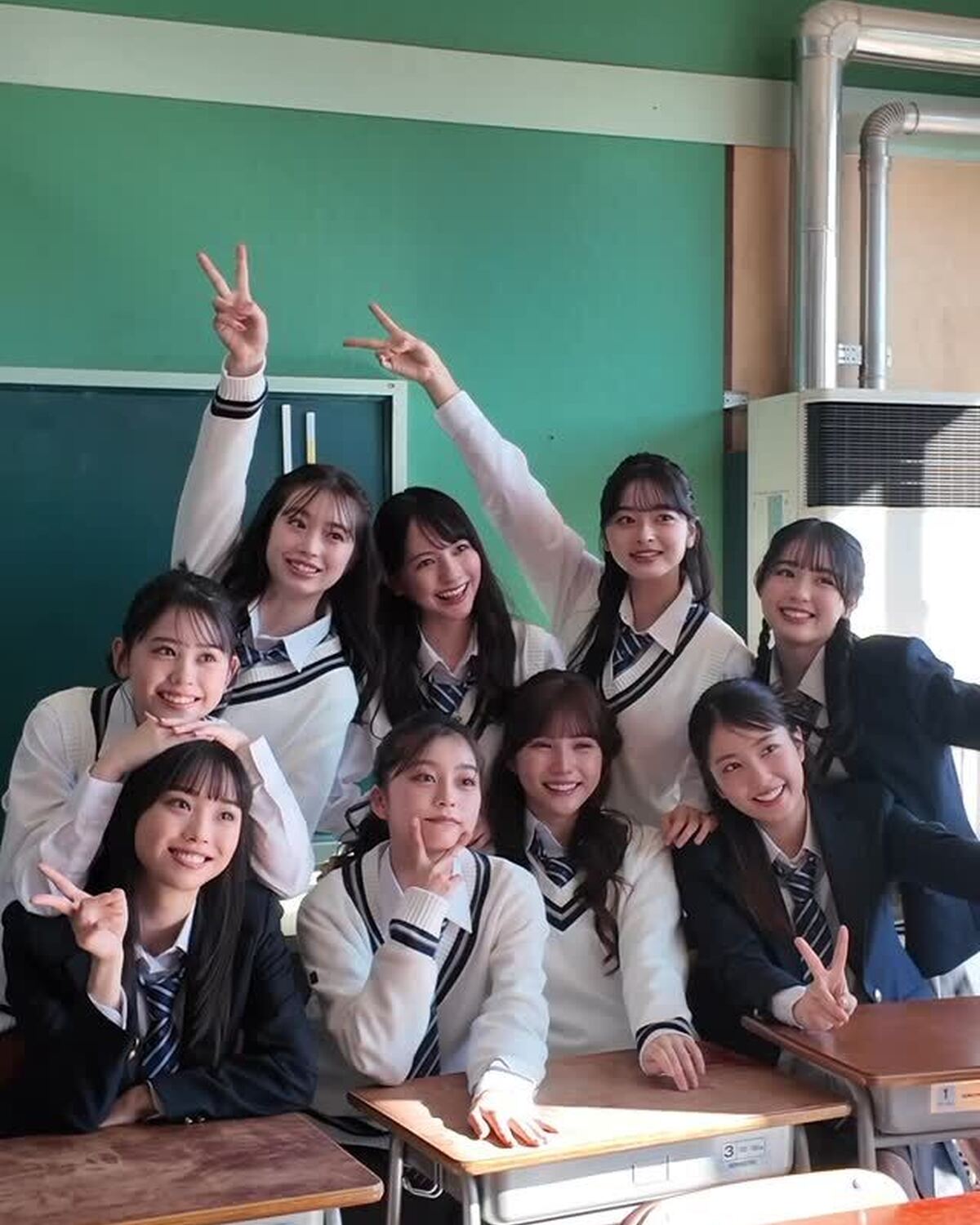 春号表紙＆3月カバームービーの撮影風景🎥🌸いろんなパターンのイェーイをたくさんしたよ🥴✌🏻#Seventeen春号 #STモデル #葛西杏也菜 #梶原叶渚 #堀口真帆