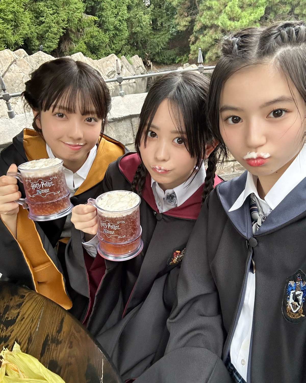 Happy Halloween🎃💜みんなは今年のハロウィン何かした？👀今日のオフショは猫目三姉妹のUSJ旅から📸ハリポッターエリアで念願のバタービール🧈3枚目はおまけ🦍❤️⊹₊⟡⋆˚⊹————————