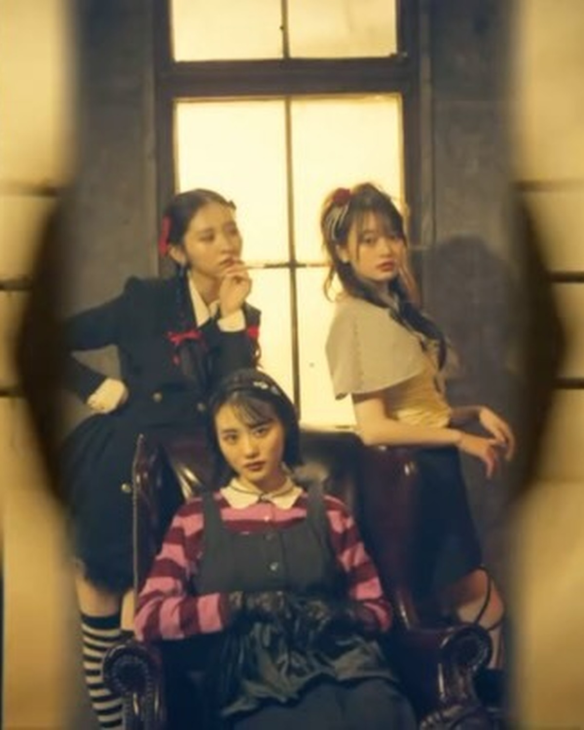 💜🎃Hello October🎃💜今月のカバーガールは…🪄 表現力抜群の姉㋲美沙希、瑠紀、由菜💫いつもとは少し違った、ハロウィーンバージョンの大人っぽい３人でお届けするよ🍭🧛🏻‍♀️🖤クラシカルでミス