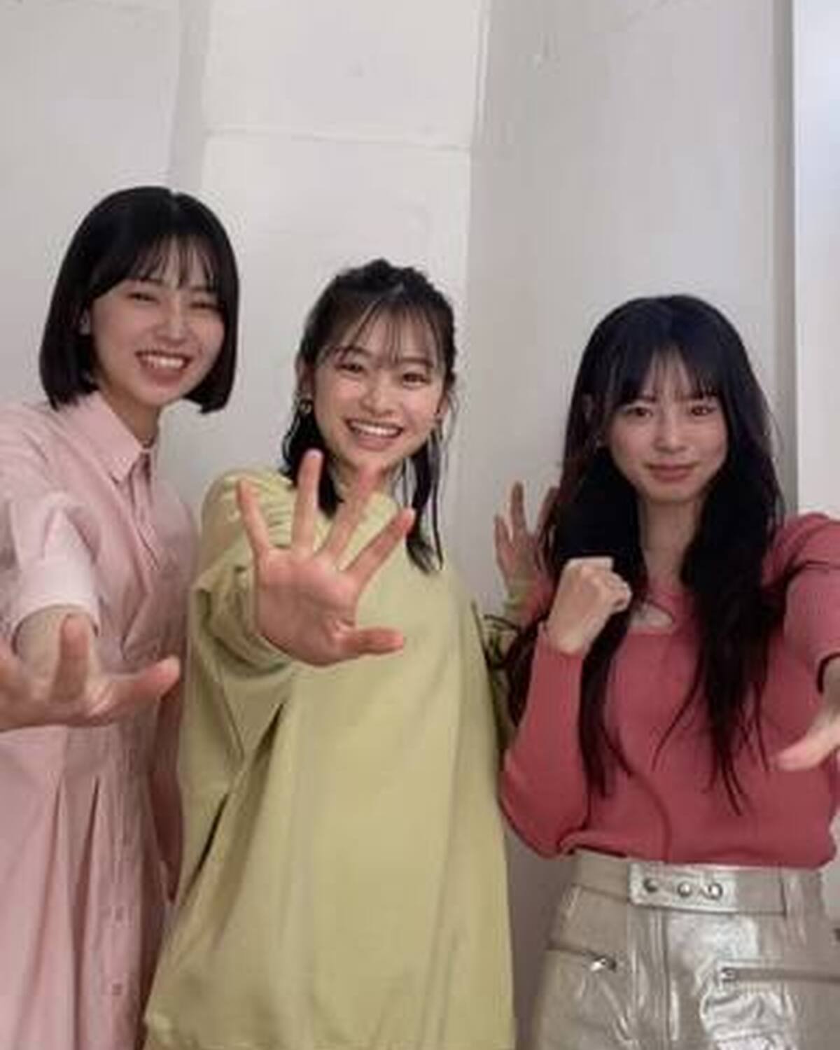 明日から新学期〜🌸✨ みんな楽しもうね👭🏻🎵 #森﨑美月 #月島琉衣 #小國舞羽  #Seventeenモデル #jk #高校生#jjkventeen #おすすめ #セブンティーン #ST #雑誌 #