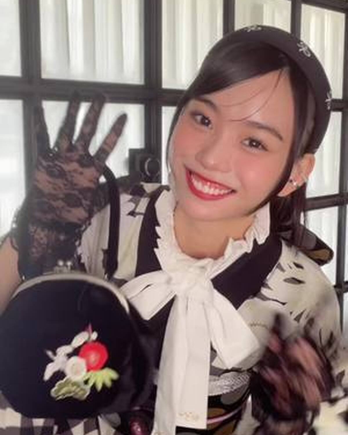 1月ラストのTikTokは振袖コーデが可愛すぎるれいちゃん🐈🖤🤍 2月もSeventeenをよろしくね🎀 @松本麗世🧸️️️⛅️ #松本麗世 #振袖 #振袖コーデ #振袖ヘア #おすすめ