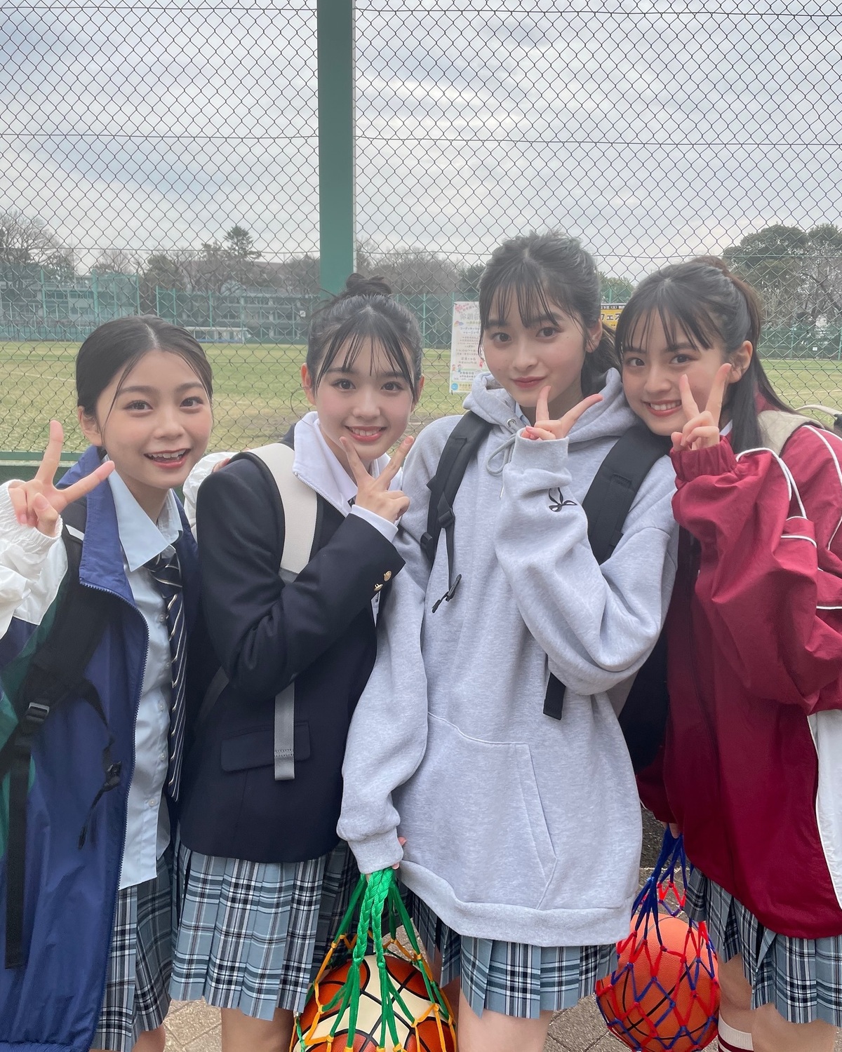 今月ラストのオフショットは…♡もちろん4月のカバームービーのオフショ📸💨あいちゃん、みんみ、めりちゃん、ゆうちゃんの4人のムービーはどうだった？📽️🏀 5月もいい1ヶ月にしようね✨Seventeen 