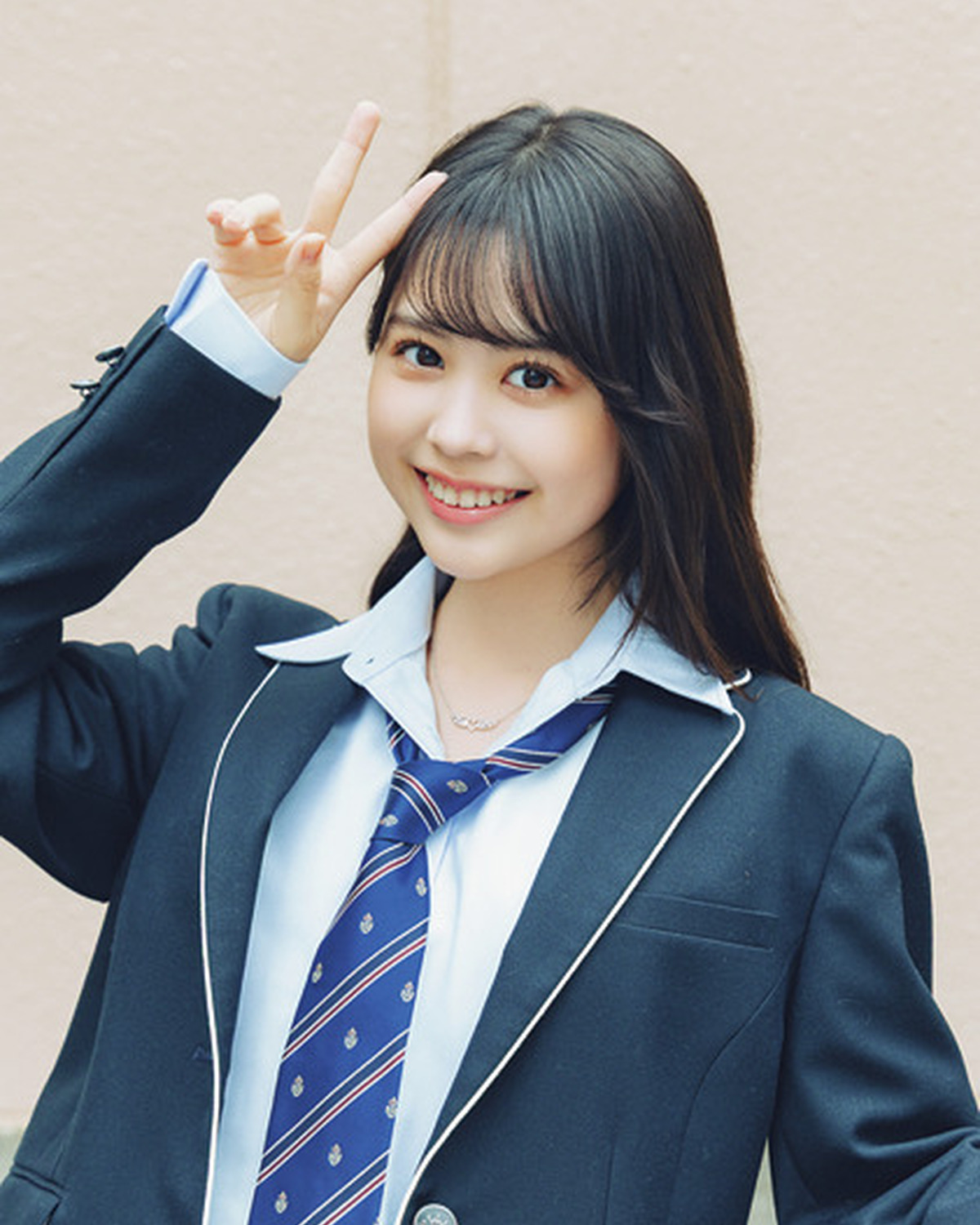 【学年別おすすめ制服コーデ】高2モデル・梶原叶渚がちょいギャルアレンジのやり方を実演！