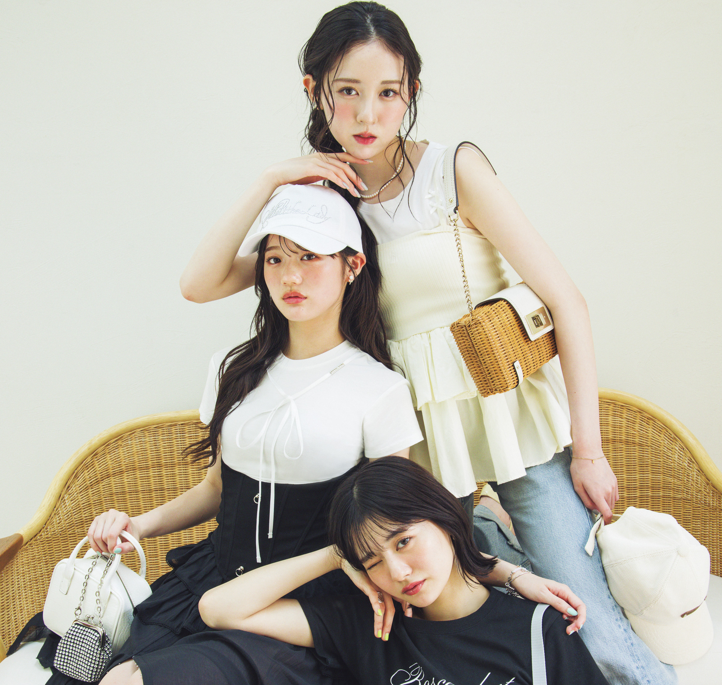 【入江美沙希・中島瑠菜・関谷瑠紀の私服Tシャツコーデ】大人っぽくしたい日のお手本コーデ【夏の推しTシャツSNAP】