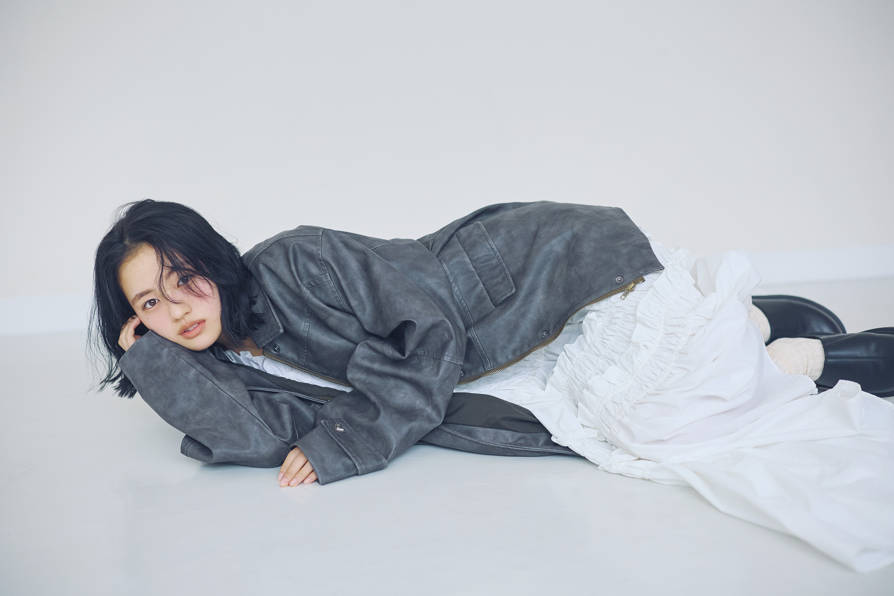 上野樹里ちゃんのレザージャケット×甘めワンピの日のゆるふわヘアを紹介♪