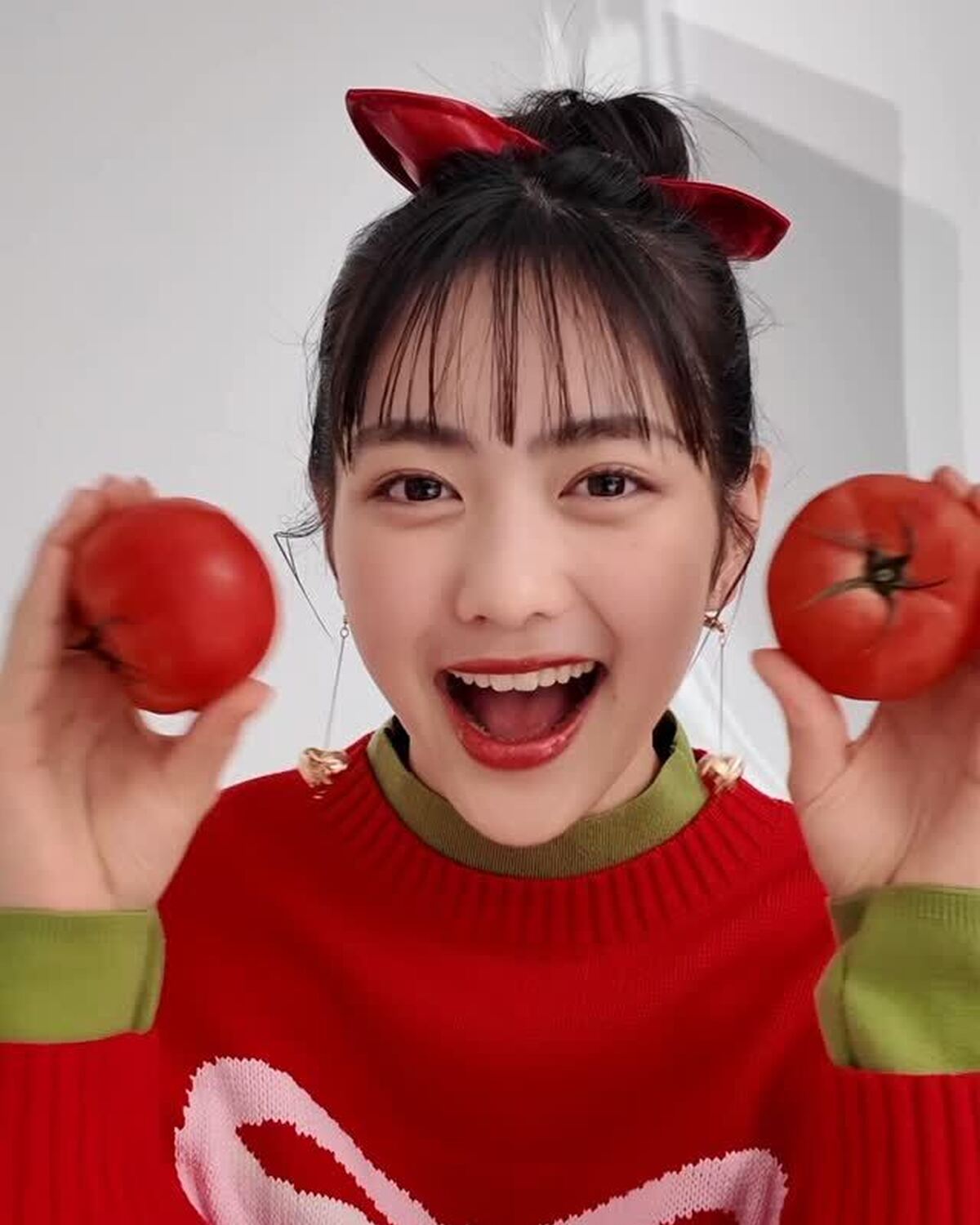 トマト大好き！はなのんのん🍅❤️まるでトマトの妖精さんみたい🧚🏻‍♀️#原田花埜 #トマト好き #中学生 #可愛い女の子 #Seventeenモデル