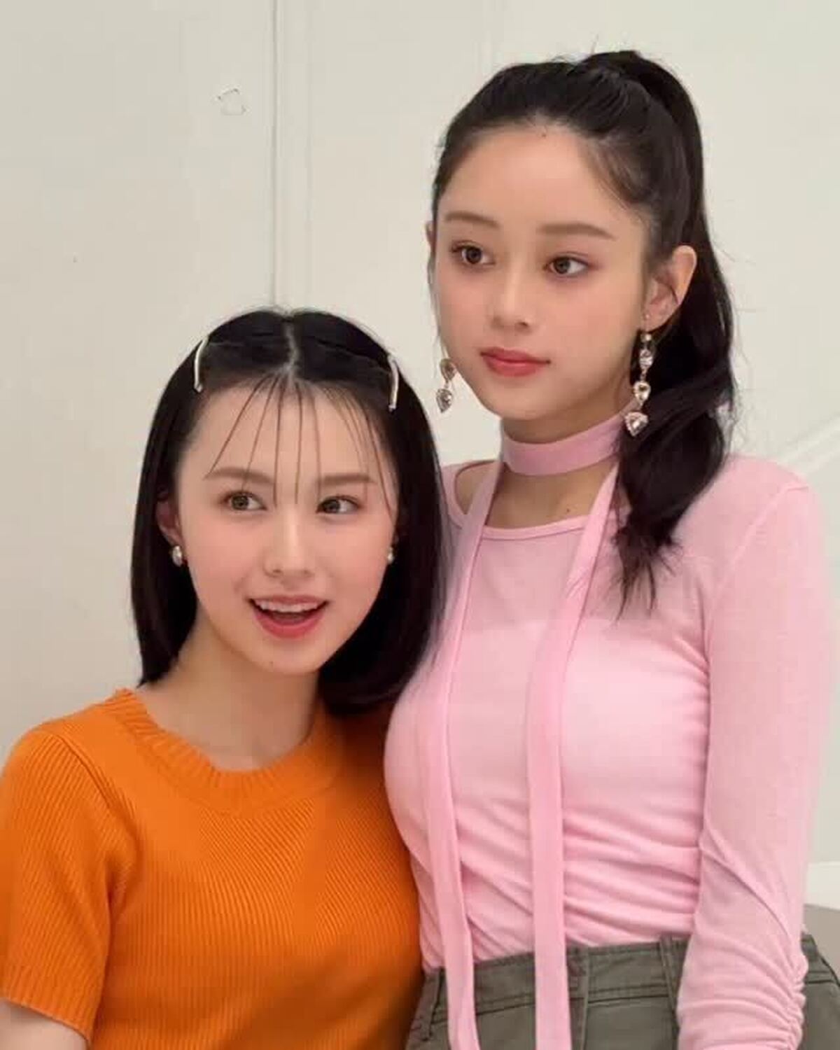 "ふじ👩🏻‍❤️‍👩🏻もん" のキュートな撮影風景🎥流れるように表情を作って、ポージングして、完璧だよね😽💞#佐藤不二子 #森﨑美月 #STモデル #Seventeenモデル #可愛い女の子