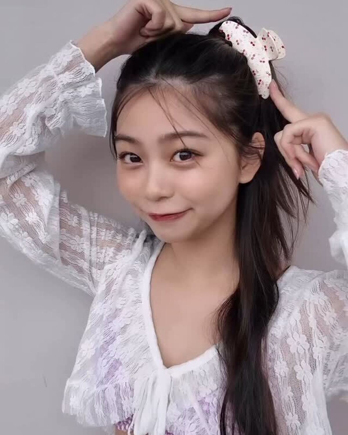 あいにゃんの撮影風景🆙🤍水着に合うヘアアレンジ🍒ヘアクリップをアピール🥺参考にしてみてね🎶#Seventeen #セブンティーン #ST #雑誌 #ファッション雑誌 #Seventeen夏号 #水着 