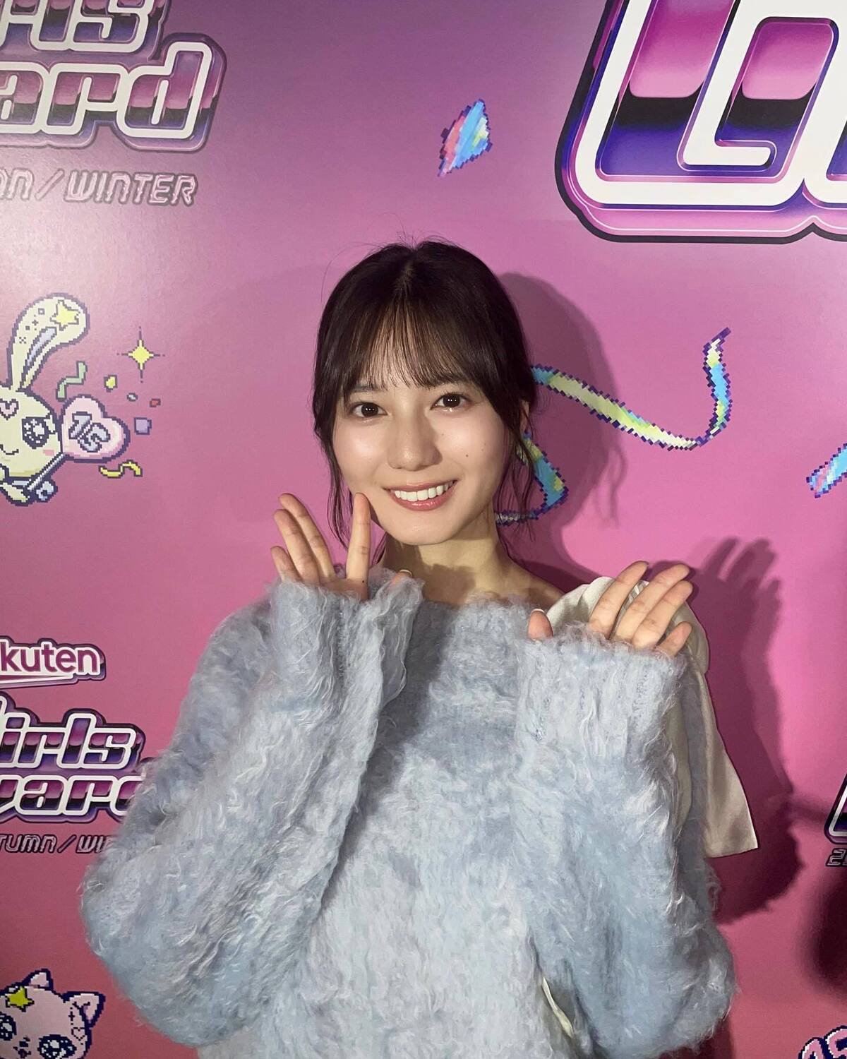 今日のオフショットはOG㋲の #小坂菜緒 さん🐰🩵先日行われた「Rakuten GirlsAward 2025 AUTUMN/WINTER」ミスセブンティーン発表ステージで "ミスセブンティーン202