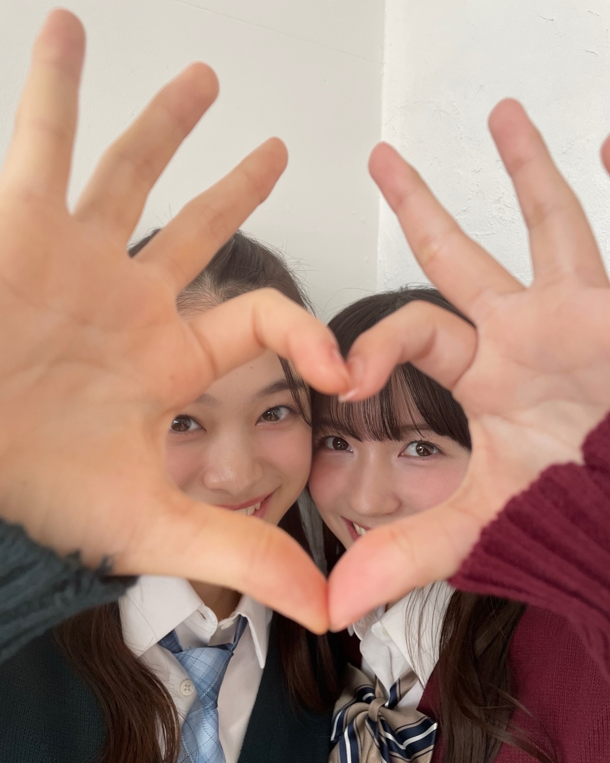 安定のるいここ👩🏻‍❤️‍👩🏻🫶🏻2人のカーディガンの色がクリスマスみたいだね🎄という話に🥺❣️#Seventeen冬号 #Seventeen #セブンティーン #ST冬号 #ljk #学校 #学校生