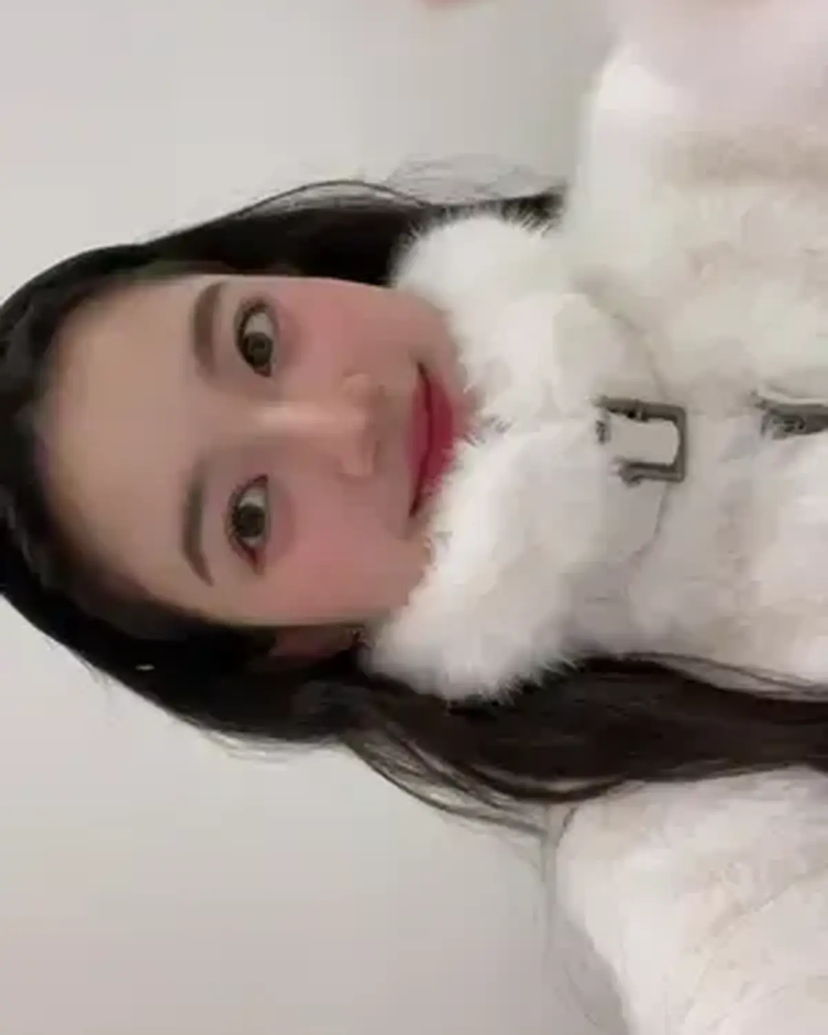 東京や関東にも雪が積もったね☃️❄️ ということで雪みたいに真っ白なすいちゃんを🤍🤍インスタのオフショットも合わせて見てね📸🥺 #川瀬翠子 #雪の日 #ホワイトコーデ #雪 #おすすめ @川瀬 翠子