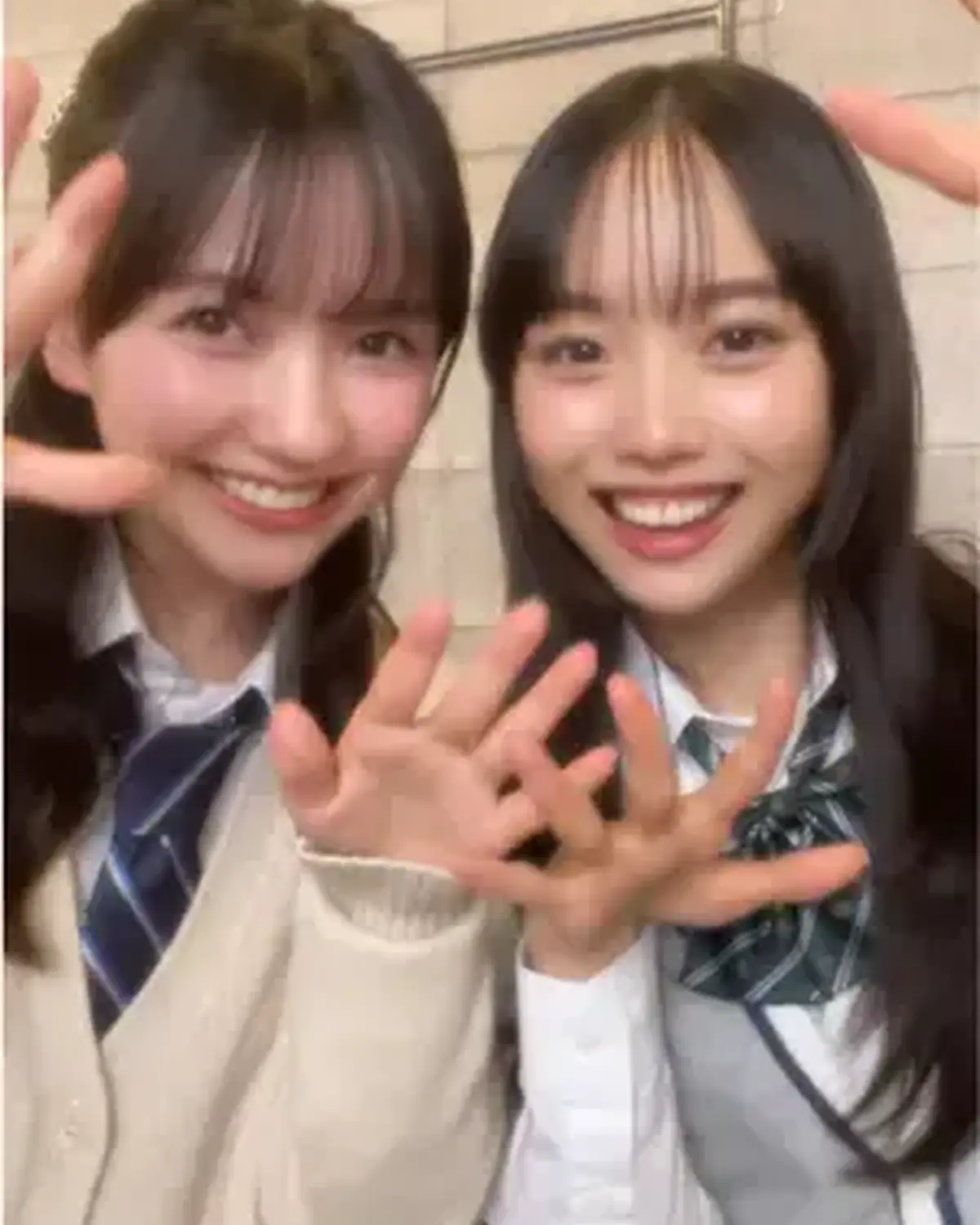 9月も最終日💫今月もおつかれさまでした🙂‍↕️🤍✨ #河村ここあ #松本麗世 #Seventeenモデル #制服 #流行り　@河村ここあ @松本麗世🧸️️️⛅️