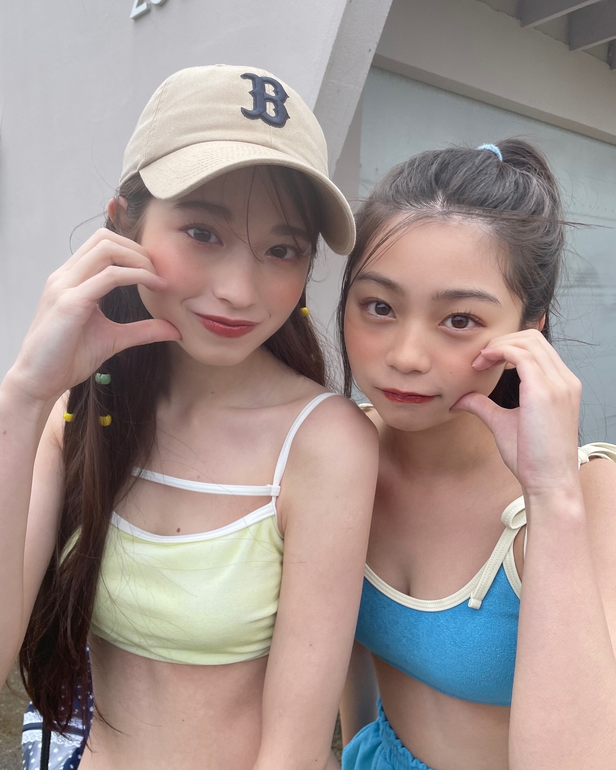 杏也菜＆亜依👩🏻‍❤️‍👩🏻🌴撮影は5月頭に📸水着ではまだまだ肌寒い時期だったからロケジャンが手放せない現場でした👀💨#Seventeen #セブンティーン #ST夏号 #雑誌 #ファッション雑誌 #