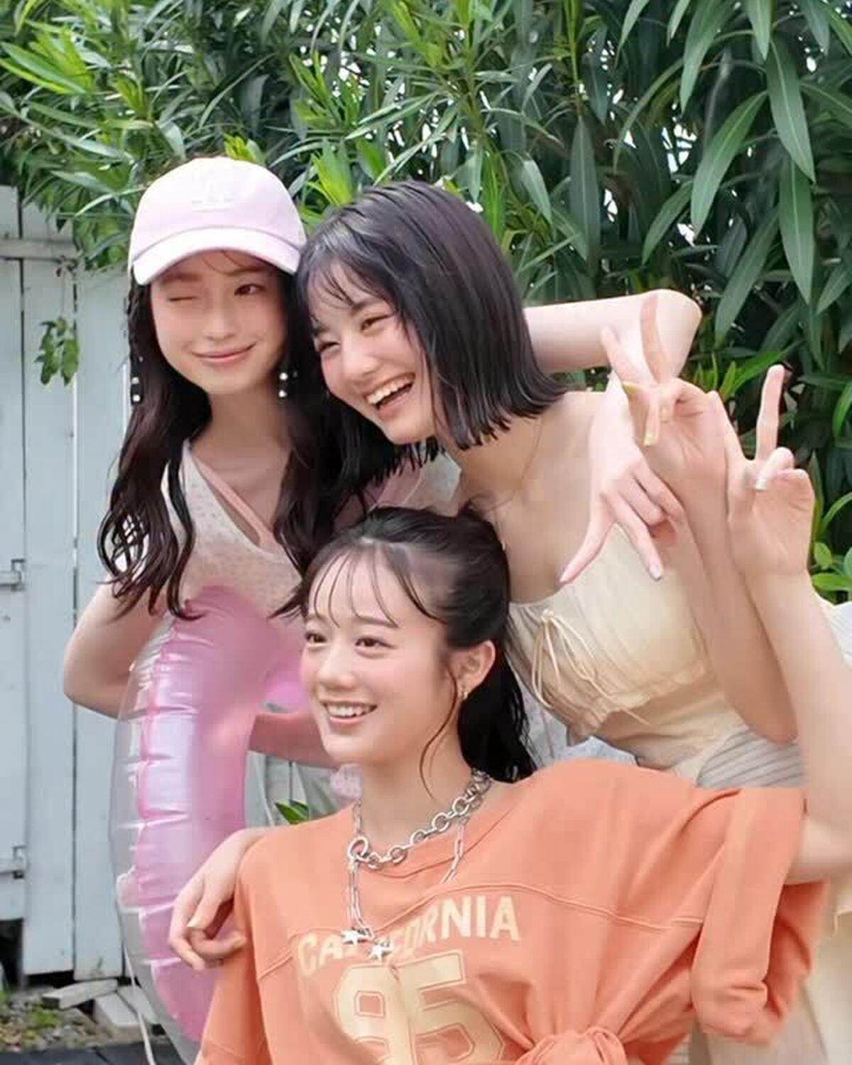 THE SUMMER🌴🍉笑顔はじける3人💛みんな夏休み楽しんでる？😎この夏もたくさん思い出作ろう〜🌈⊹₊⟡⋆˚⊹—————————⊹₊⟡⋆˚⊹STモデルのオフショットがもっとみたいコは@sevente