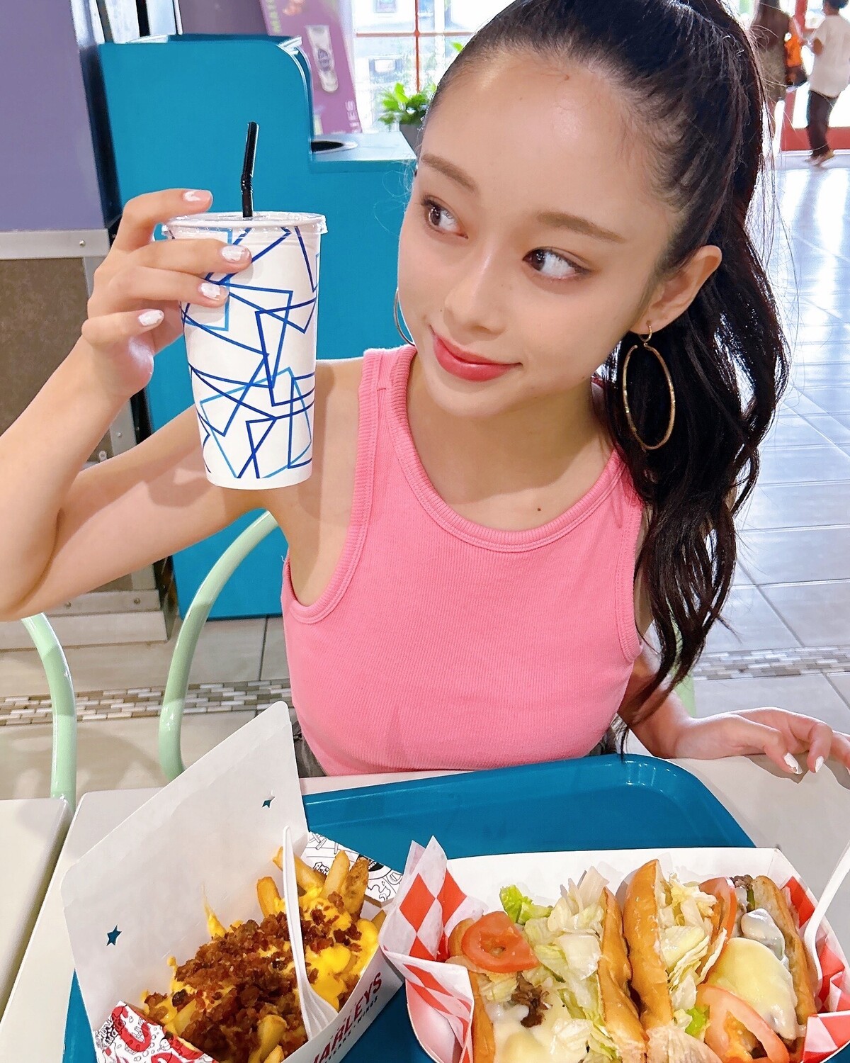 【佐藤不二子】グアムで食べたもの🍔🍨🍹