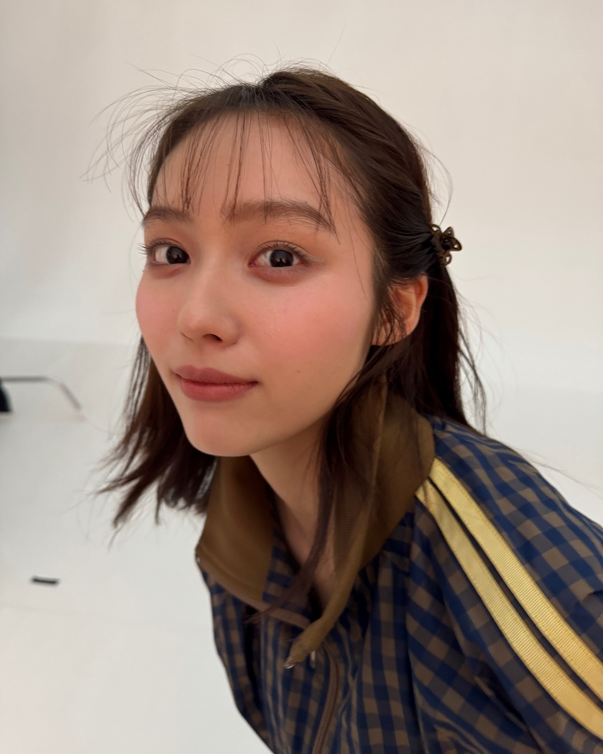 キュートな表情にうっとり💗からの2枚目はにこにこあきたまる👼🏻🎶この写真でしているメイクは、春号誌面や動画で解説してるよ😘参考にしてね💄#Seventeen #セブンティーン #ST #雑誌 #ファッ