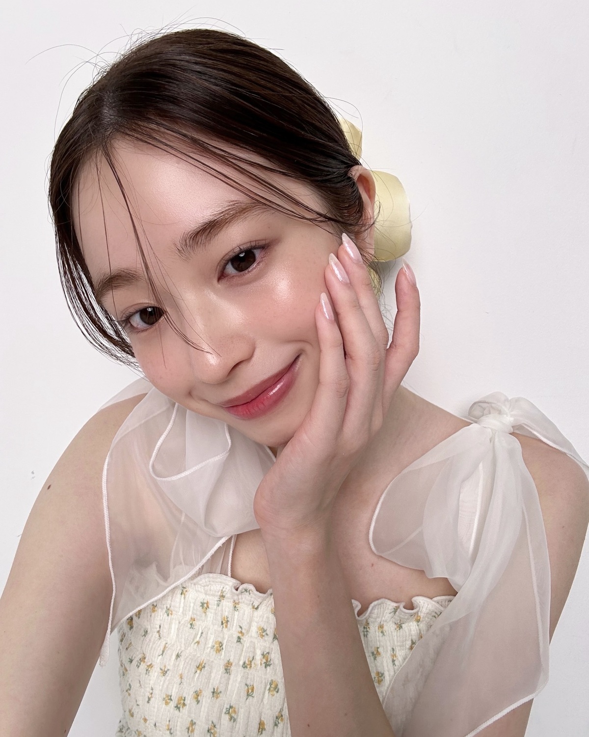 みんな〜‼︎ 今日は杏也菜が参加する『 #今日好きになりました 卒業編』の放送日だよ🥰💓このあと21時から放送📺みんなも一緒にリアタイしよっ🥺🫶🏻🫶🏻前に杏也菜も好きだと言っていたヘアメイク撮影のとき