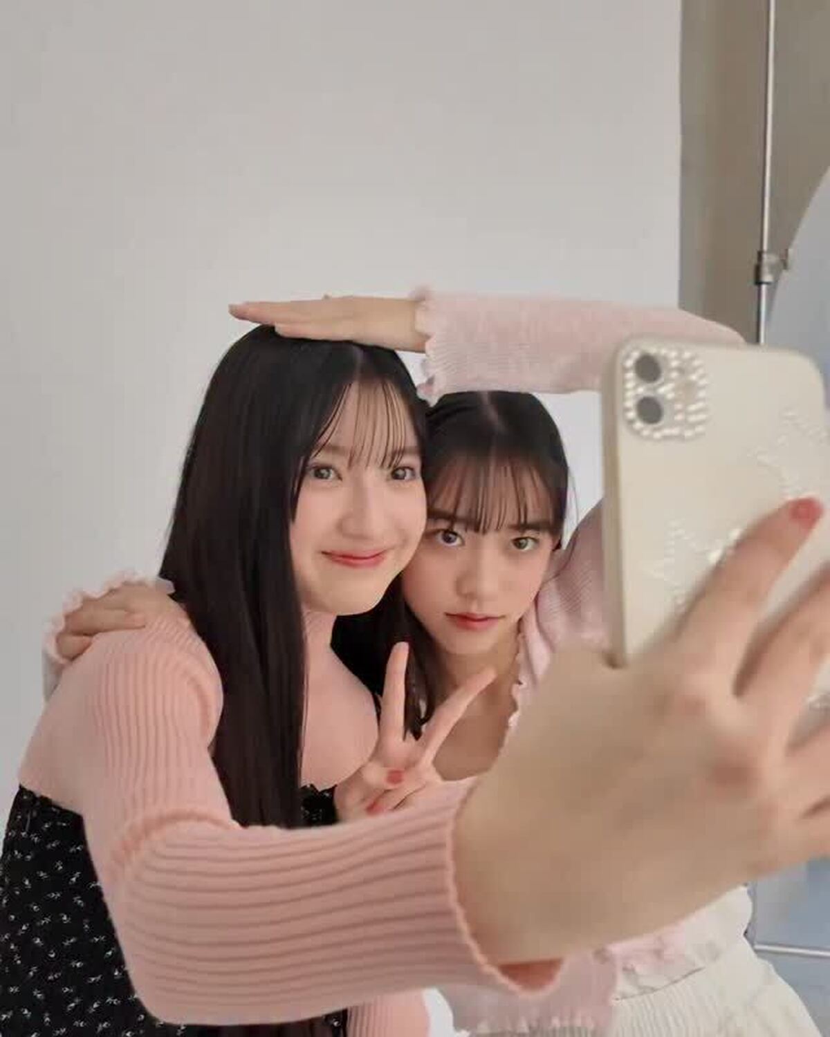 すいちゃんのハートショット📸💕可愛いすいちゃんを撮影できて満足げなカメラマン望来🥺🎶仲良しなJC㋲コンビ👩🏻‍❤️‍👩🏻#川瀬翠子 #岡本望来 #jc #Seventeenモデル #可愛い女の子
