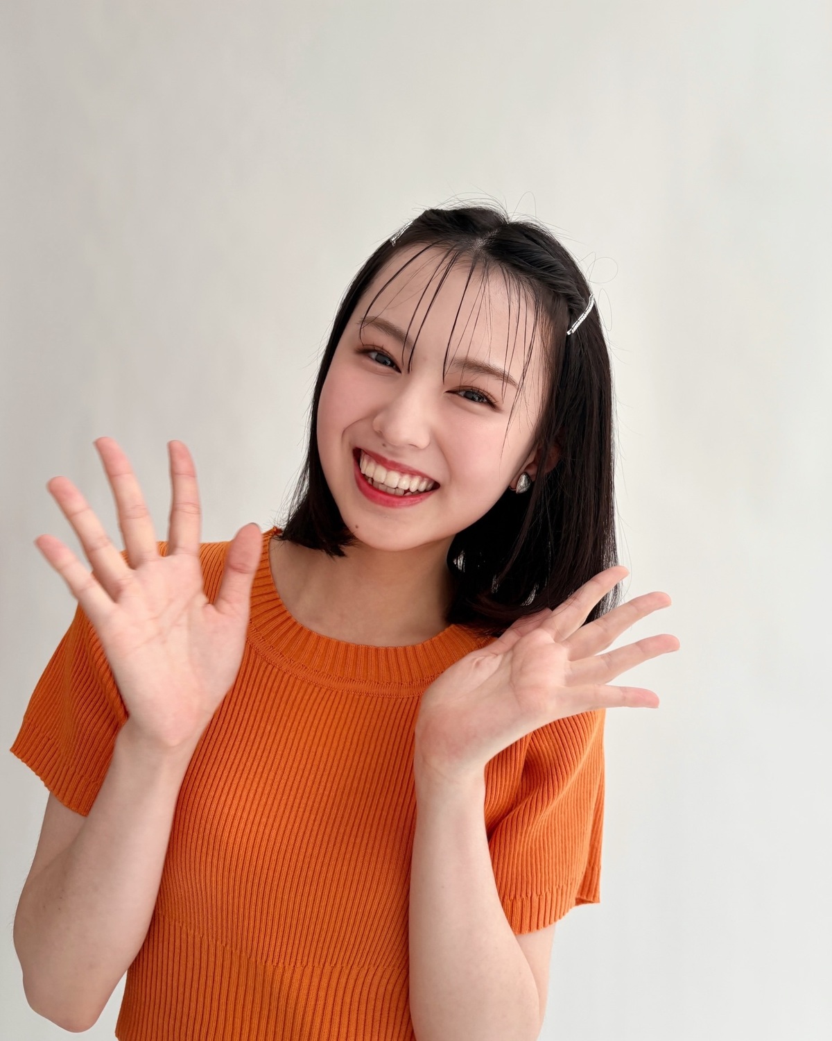 ⋆˙⟡ 𝐇𝐚𝐩𝐩𝐲 𝐁𝐢𝐫𝐭𝐡𝐝𝐚𝐲 𝐌𝐎𝐍𝐂𝐇𝐀𝐍 ⋆˙⟡今日4月9日は森﨑美月ちゃんのお誕生日👸🏻🎂🧡もんちゃんスマイルがはじけるオフショットでお祝い🎉みんなもコメントで一緒にお祝いしよ✍🏻#森﨑