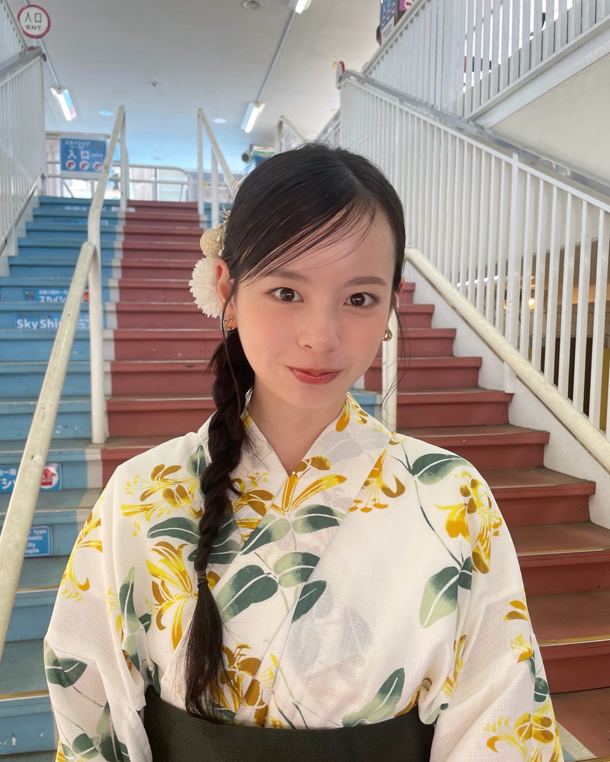 舞羽のソロオフショット👘🥺淡い黄色×白の浴衣が舞羽にぴったりだよね🌻💛⊹₊⟡⋆˚⊹—————————⊹₊⟡⋆˚⊹STモデルのオフショットがもっとみたいコは@seventeenjp_mag をフォローし