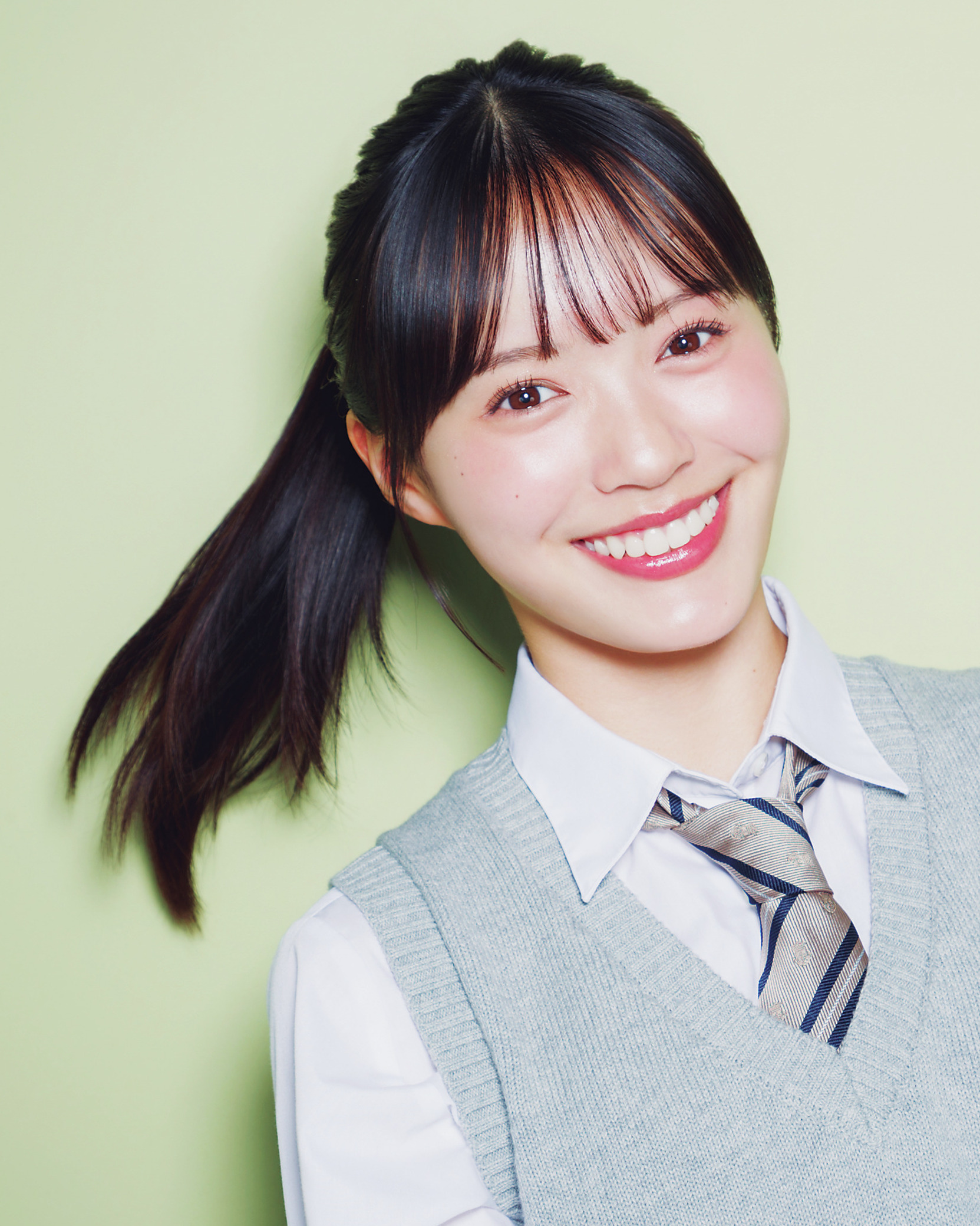 ロングヘアが瞬時にあかぬける王道ポニーテール【黒ゴム＆黒ピンで学校ヘアアレ】